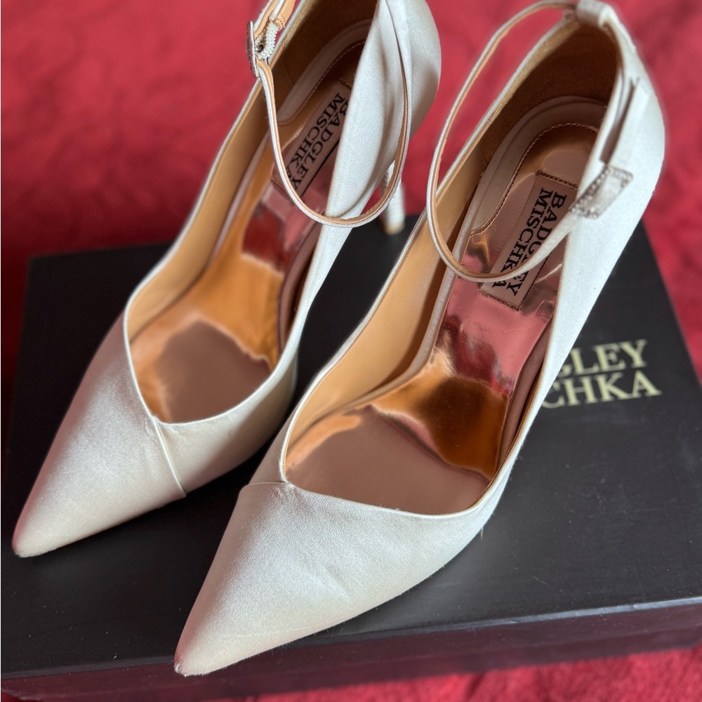Badgley Mischka Cream Heels